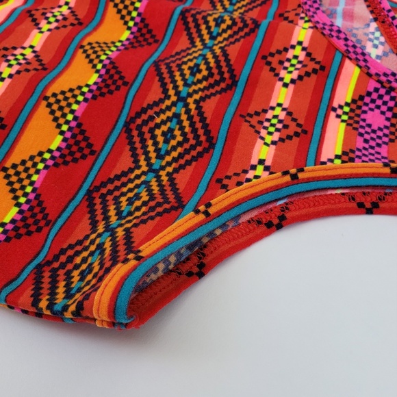 3/$15 No Boundaries Tank Top XXL - Picture 5 of 5